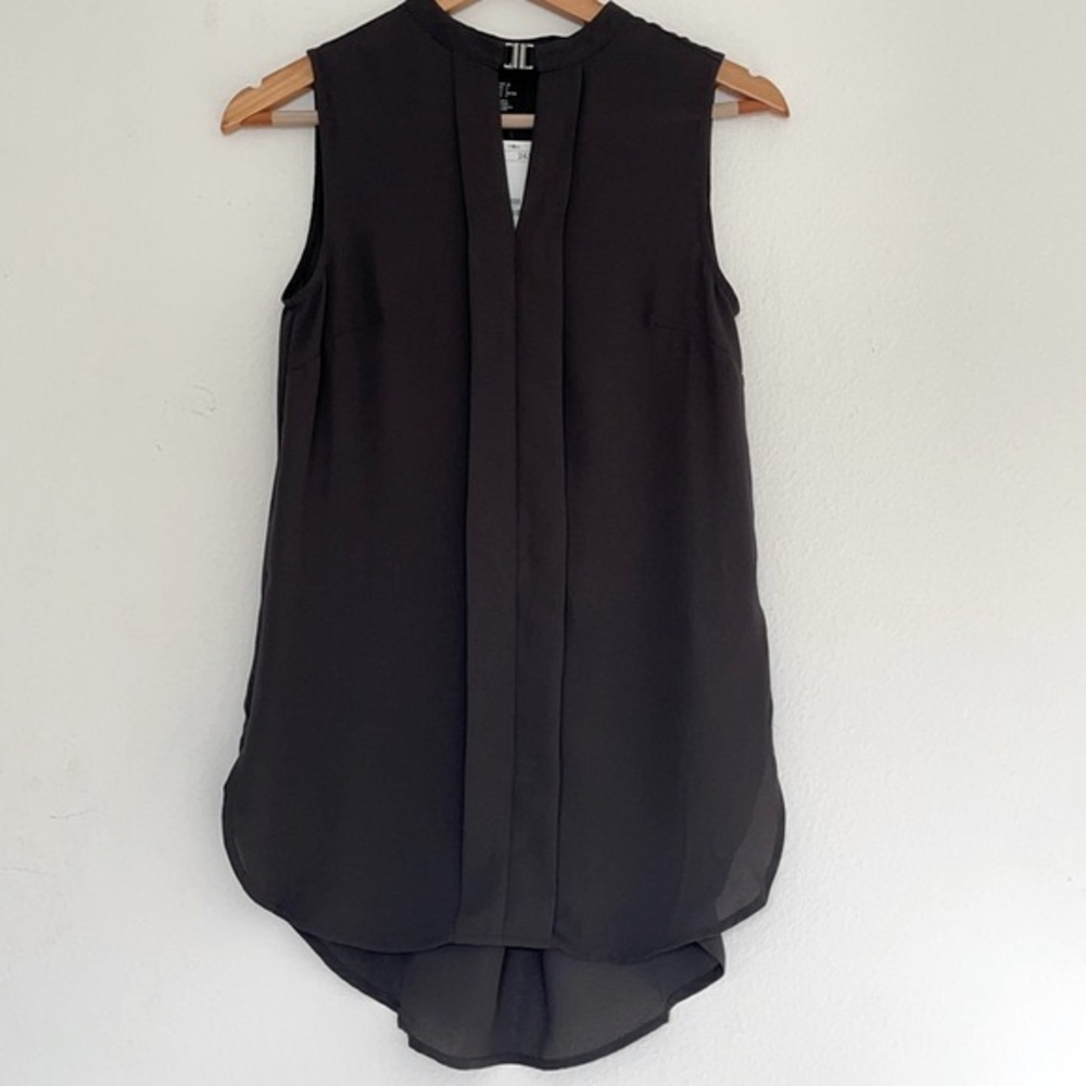 NWT! Size 2 olive green V-neck keyhole top by H&M